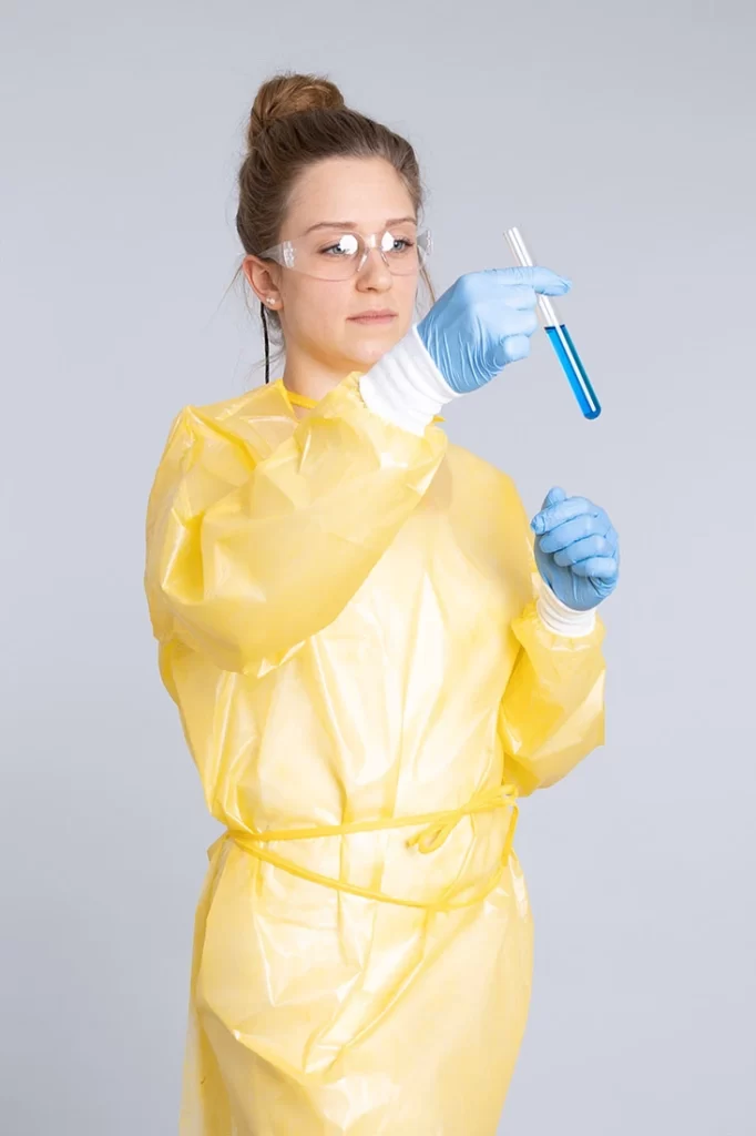 Produktfotografie mit Model - Untersuchungskittel PP PE-Kittel