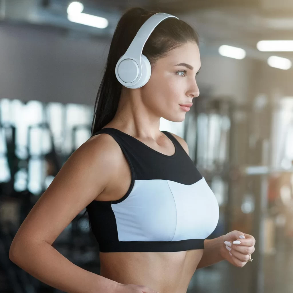 Produktfoto mit einem Model für die Produktdetailseite