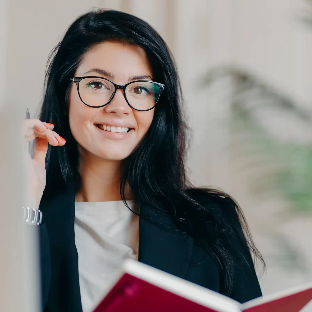 Produktfoto einer Brille mit Model