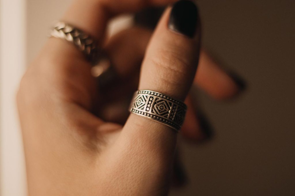 Ringe dargestellt an einer Hand