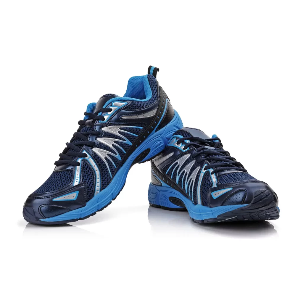 Blaue Schuhe als Beispiel von Produktfotos in Serie